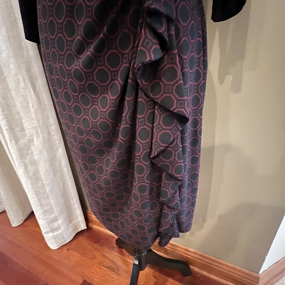 Lauren Ralph Lauren Sheath Geometric Black & Red Rouched Ruffle Dress, Size 12P - Picture 5 of 13